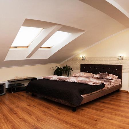 Залізнична 49 "Хочу Цю!" Apartment อิวาโน-ฟรานกิฟสเก ภายนอก รูปภาพ