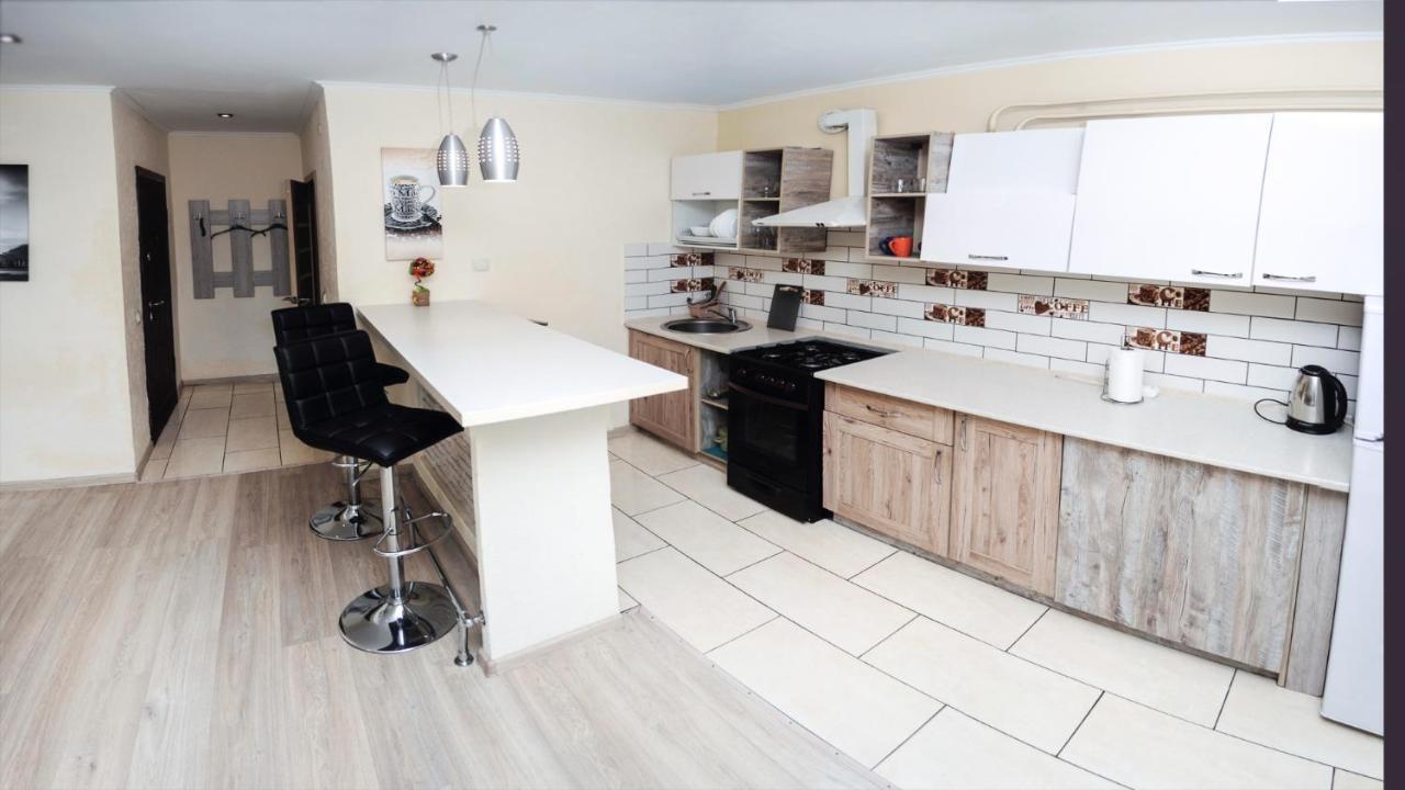 Залізнична 49 "Хочу Цю!" Apartment อิวาโน-ฟรานกิฟสเก ภายนอก รูปภาพ
